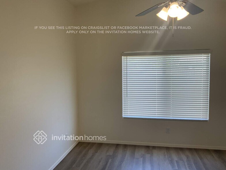 Building Photo - 10538 W Roanoke Ave