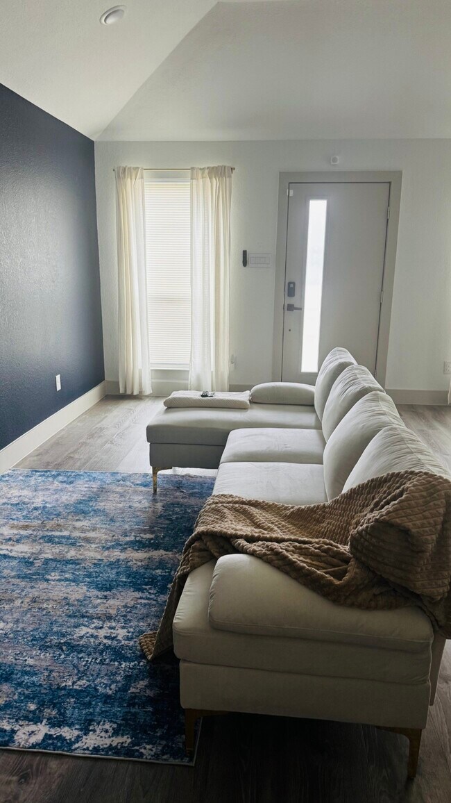 Building Photo - 9001 Nyssa St