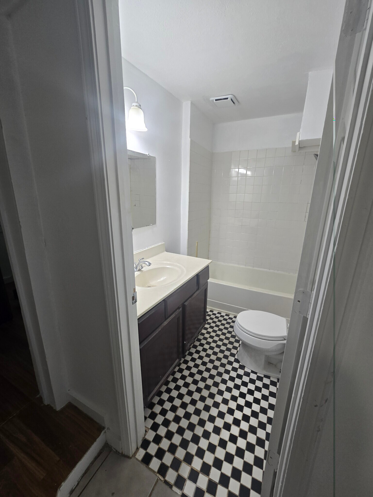 Building Photo - 1014 Moreland Ave SE