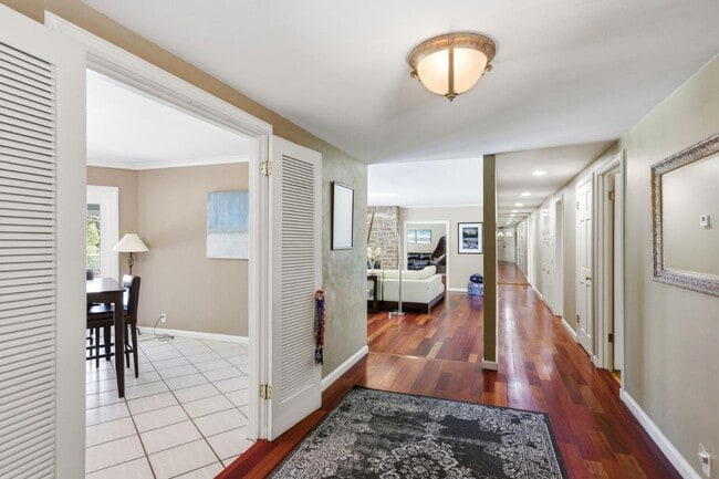 Building Photo - 25 Warmwood Way