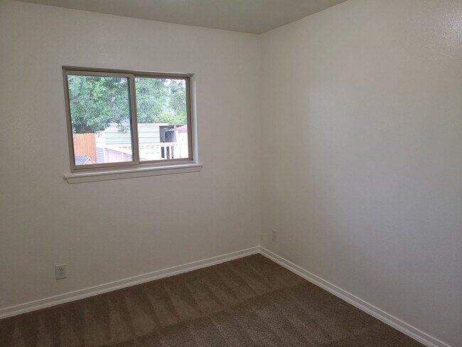 Building Photo - 4406 Desert View Dr