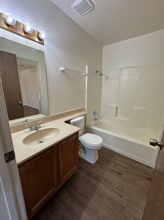 Building Photo - 3230