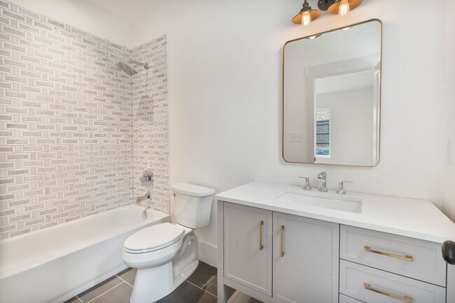 Building Photo - 129 French St