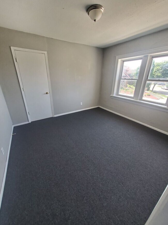 Interior Photo - 2214-2220 W Hopkins St. (8 Unit)
