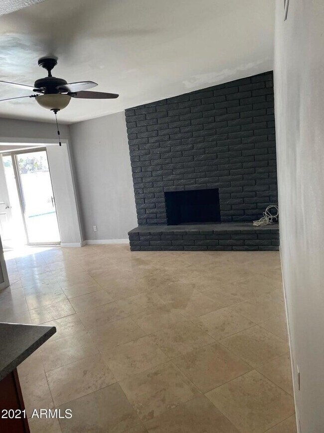 Building Photo - 1609 E Gaylon Dr