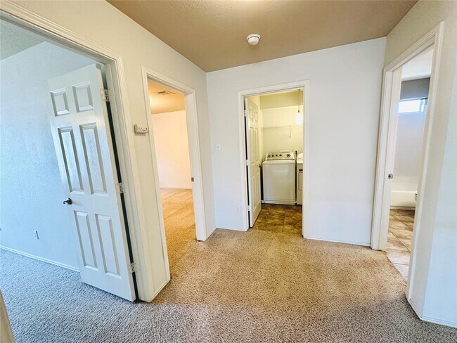 Building Photo - 1709 McClannahan Dr