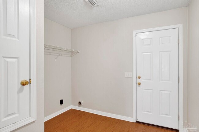 Building Photo - 578 Batten Blvd