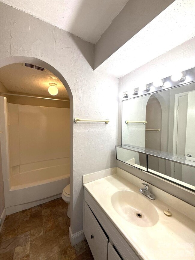 Building Photo - 7906 Oak Meadow Ct