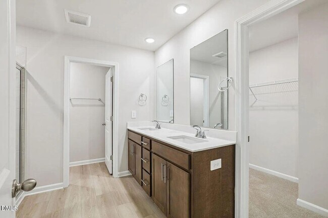 Building Photo - 912 Grand Mesa Dr