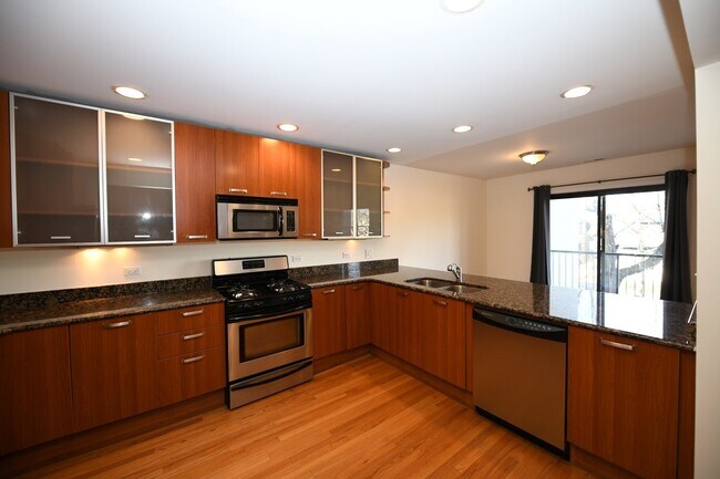 Building Photo - 1711 W Jarvis Ave