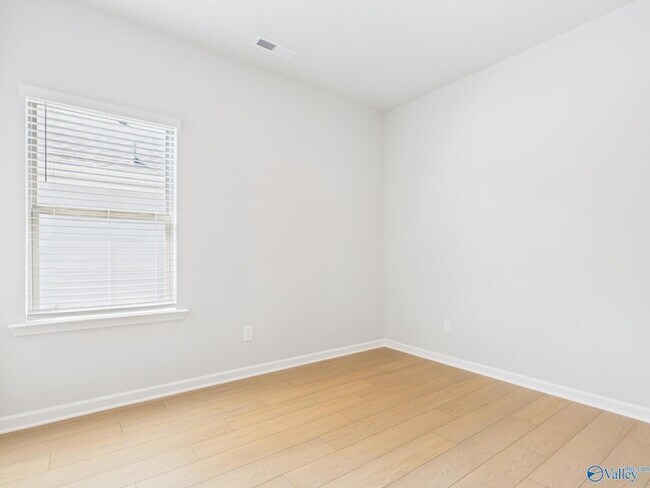 Building Photo - 315 Susan Lynn Dr