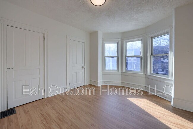 Building Photo - 227 S Ann St