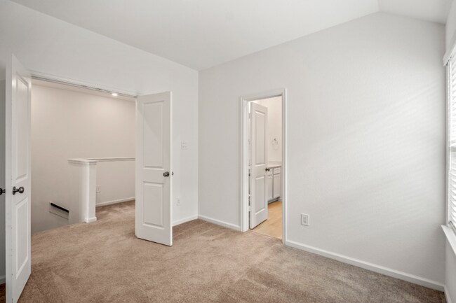 Building Photo - 613 Royal Arch Dr