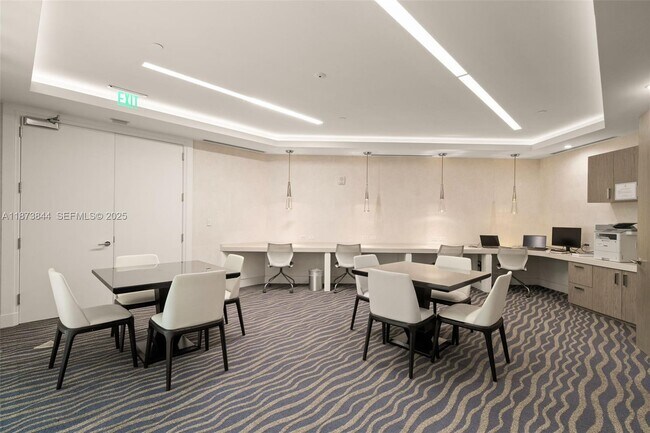 Building Photo - 21200 Point Pl