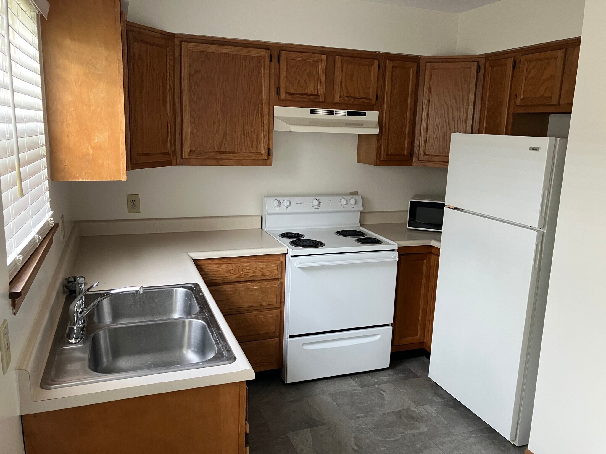 Building Photo - 68 E 1st St