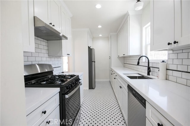 Building Photo - 1040 W Almond Ave