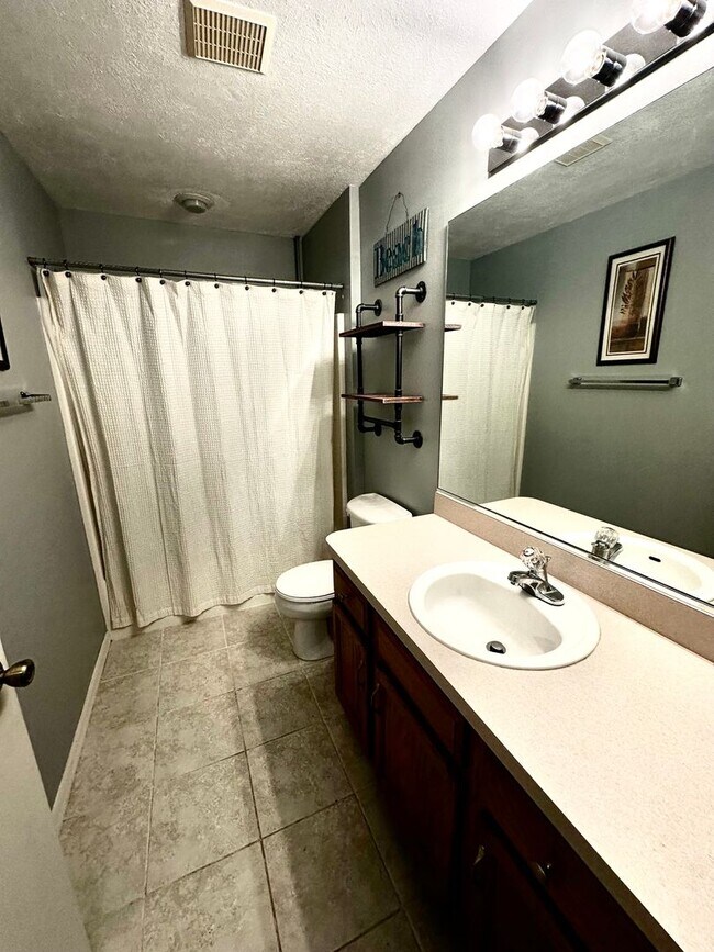 Building Photo - 8036 SE 175th Malmaison St