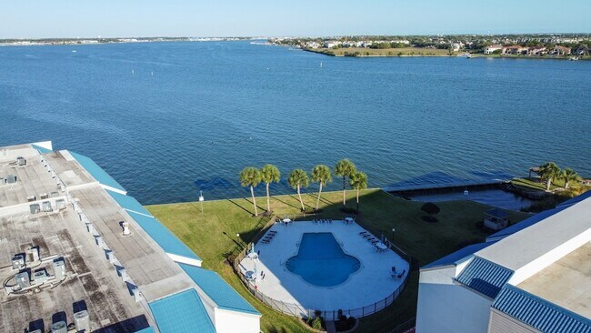 Building Photo - 351 Lakeside Ln