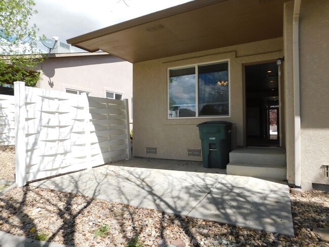 Building Photo - Quiet Neighborhood!