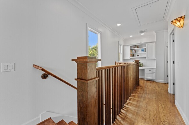 Building Photo - 836 E 24th St