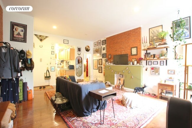 Building Photo - 144 W 70th St