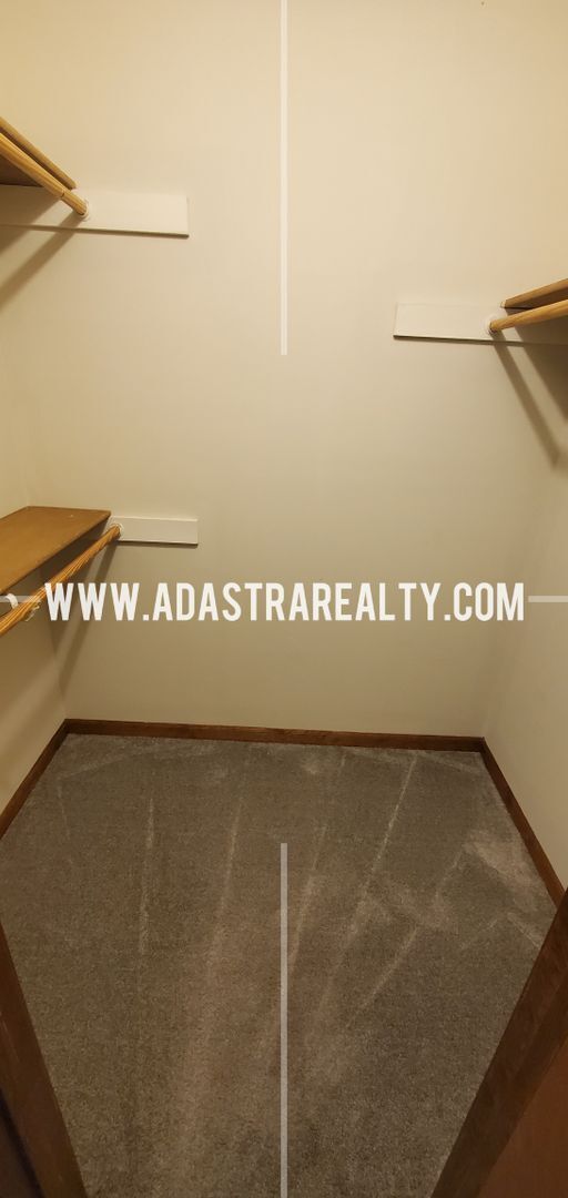 Building Photo - Affordable Duplex in Blue Valley School District-Available NOW!!