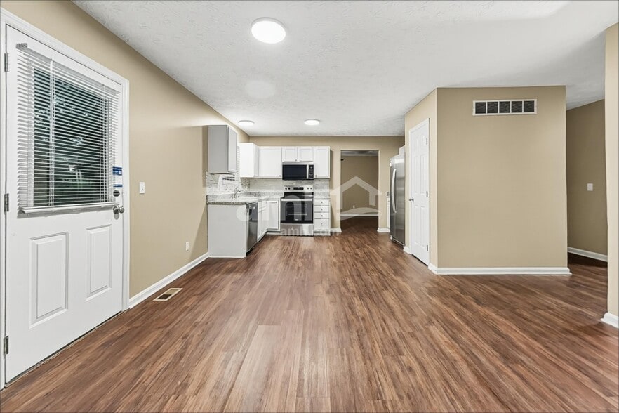 Building Photo - 6714 Midnight Sun Dr