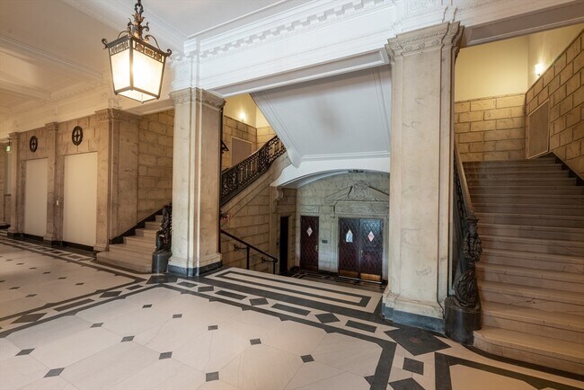 Building Photo - 16 Balmoral St