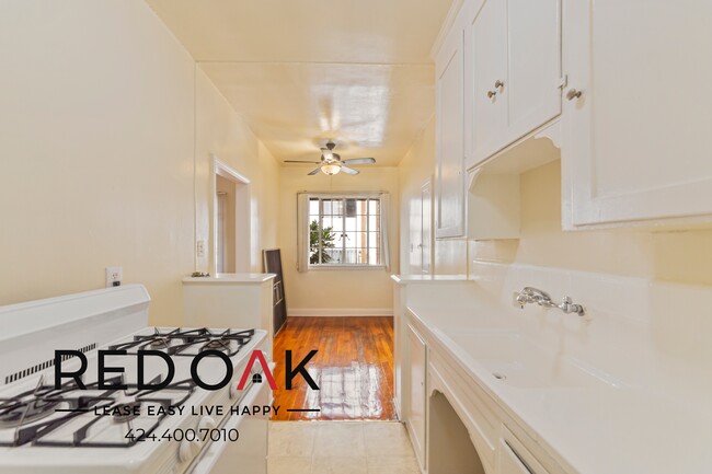 Building Photo - ~NOW PRE-LEASING~ Cozy Studio with Tons of...