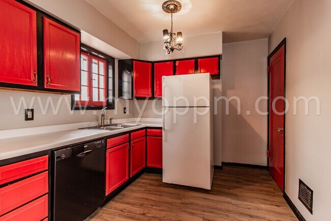 Building Photo - Unique 2Bd/1 Ba Duplex | Blackstone District