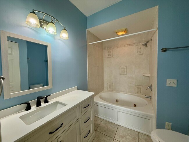 Building Photo - 3 bedroom, 3 bath Luxury Living Along the ...
