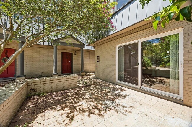 Building Photo - 2500 Steck Ave