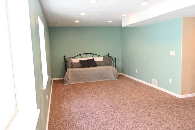 Building Photo - 573 Goldenrod Way N