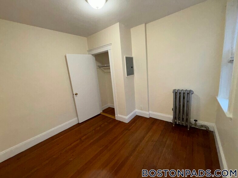 Building Photo - 518 Cambridge St