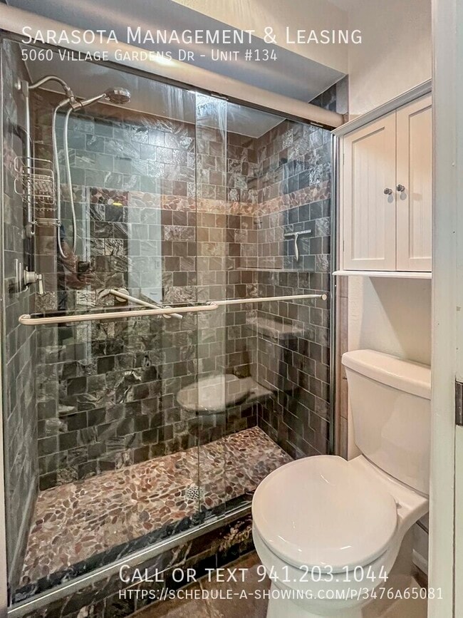 Building Photo - 5060 Village Garden Dr