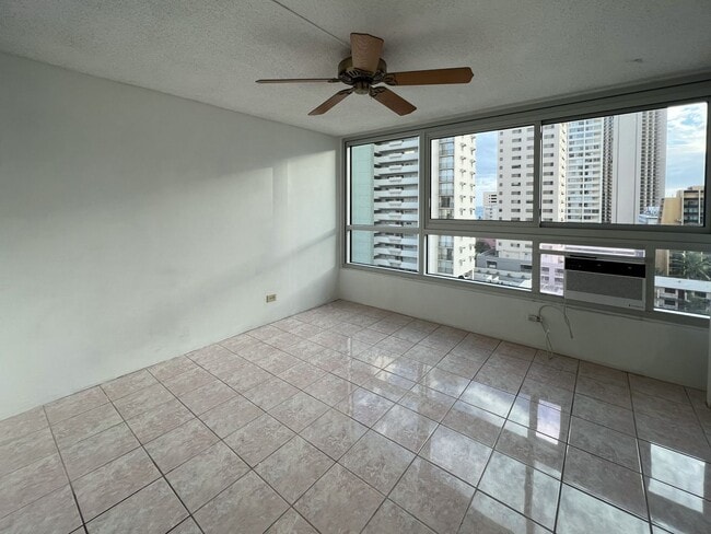Building Photo - 1BD/BA at Waikiki Townhouse. Spacious, great views.