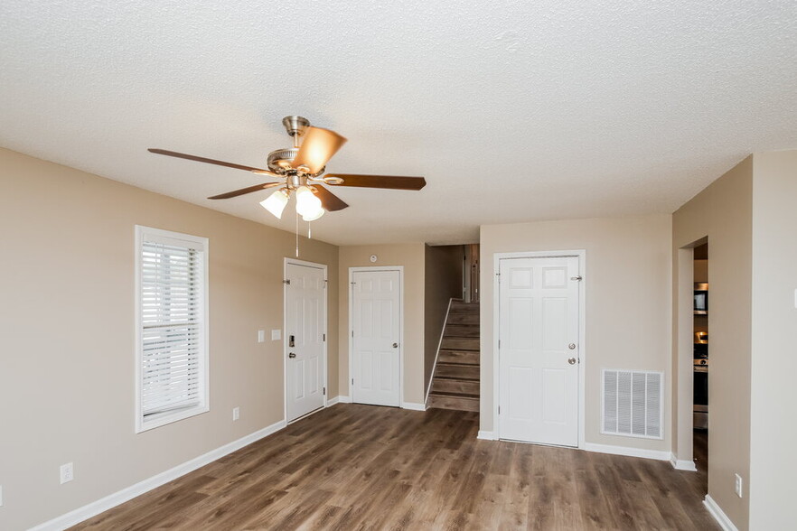 Building Photo - 428 Ivy Crest Dr
