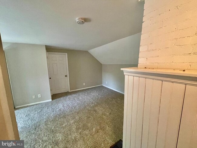 Building Photo - 705 Pomona Ave