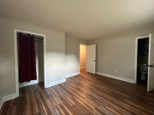 Building Photo - Cute 3 Bed 2 Bath!