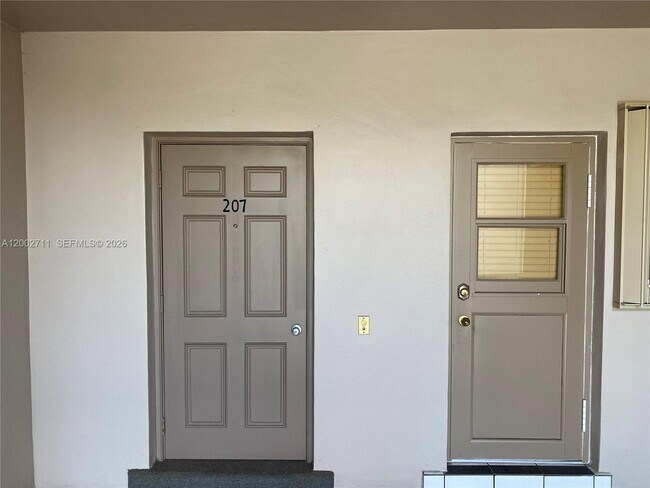 Building Photo - 2471 SW 82nd Ave