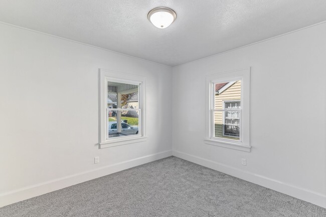 Building Photo - Single Family Home