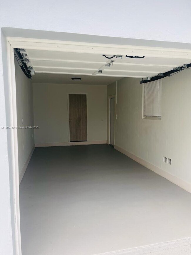 Building Photo - 3409 SW 64th Ave