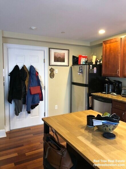 Building Photo - 341 W Broadway