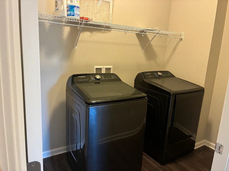 Building Photo - 305 Courtland Dr