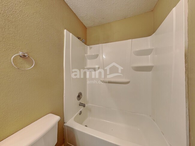 Building Photo - 1411 Plateau Dr