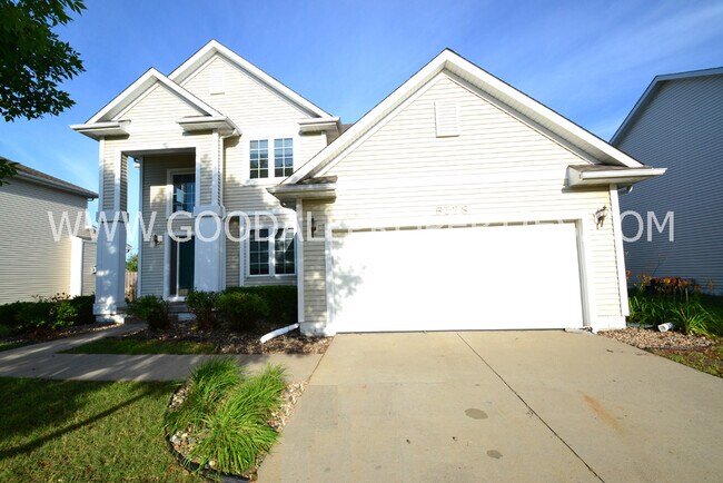 Building Photo - 4 Bedroom, 2.5 Bathroom Home in Johnston