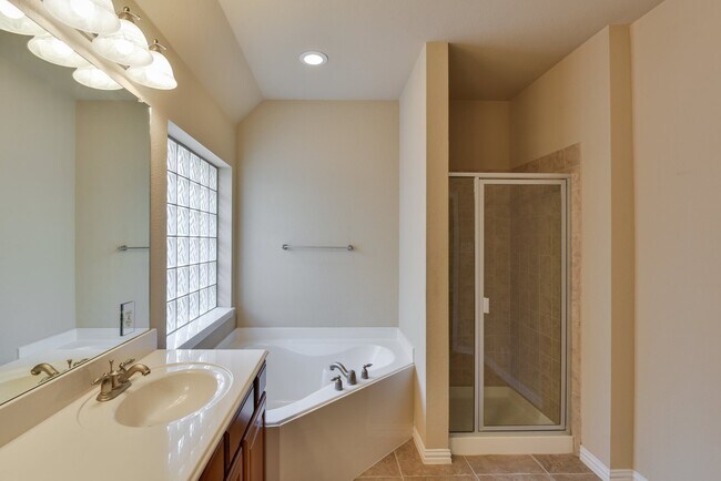 Building Photo - NICE 3 BEDROOM PATIO HOME LOCATED IN COTTONWOOD CREEK!