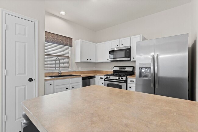 Building Photo - 9735 Coyote Creek Dr