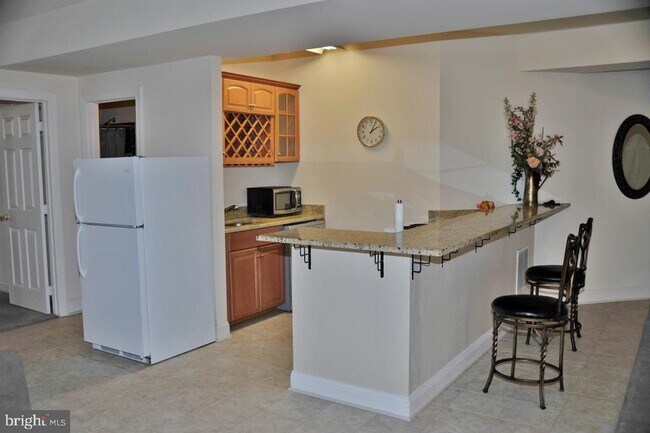 Building Photo - 7582 Venture Dr