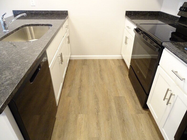 Building Photo - 14 Cobblestone Ct